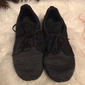 ❤️💙SALE💙❤️ puma all black tweed sneakers